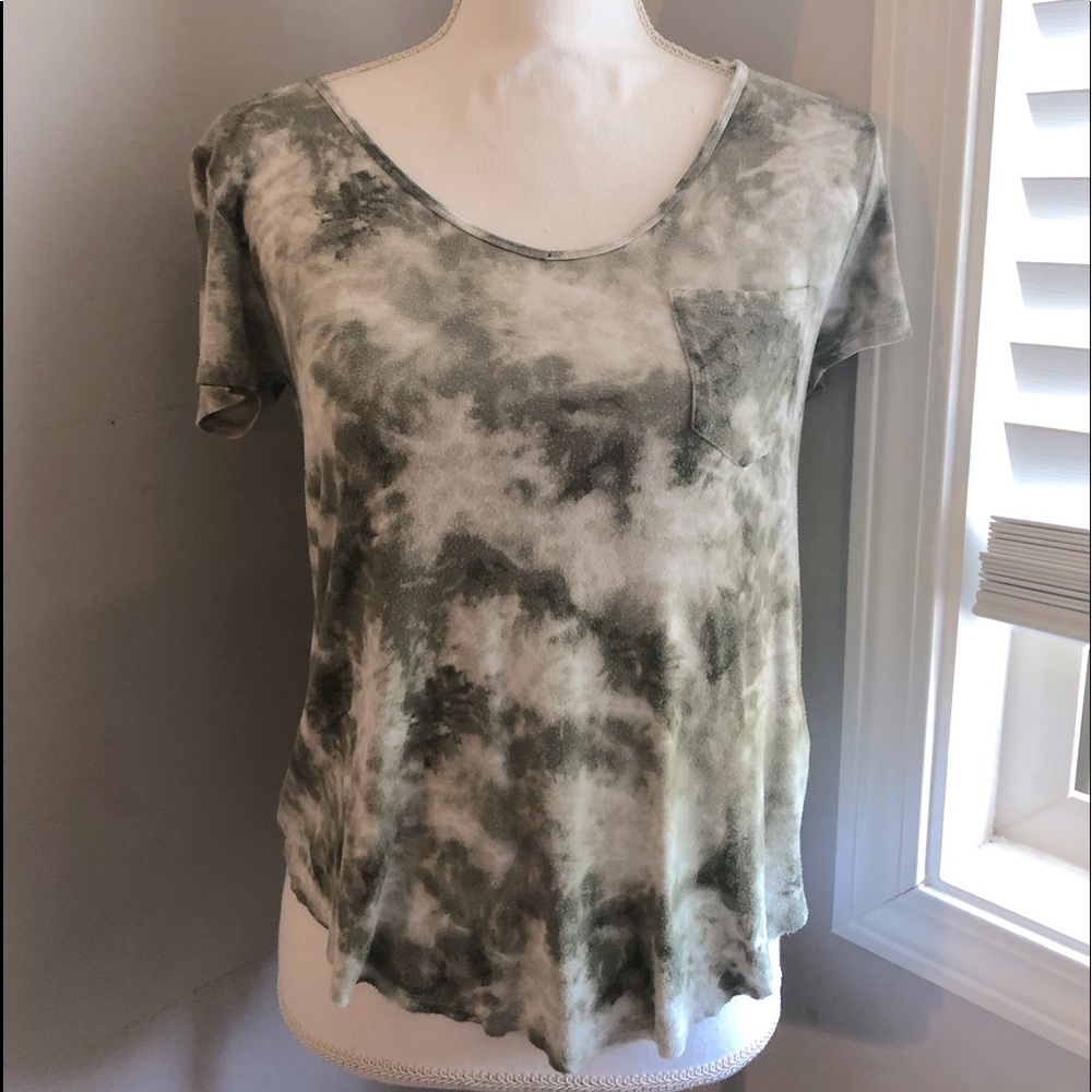 hollister camo tee